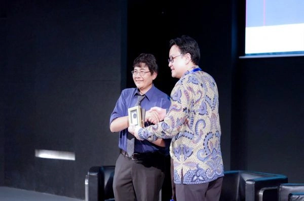 Bumikan Diplomasi, Taklukkan Dunia Bisnis Ekonomi