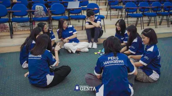 Dering Lonceng Biru-Putih yang Tak Akan Pernah Gentas