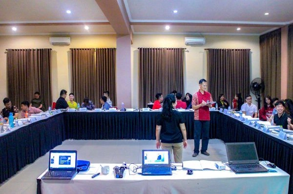 Memandu Tak Hanya Sekadar Memberikan Materi