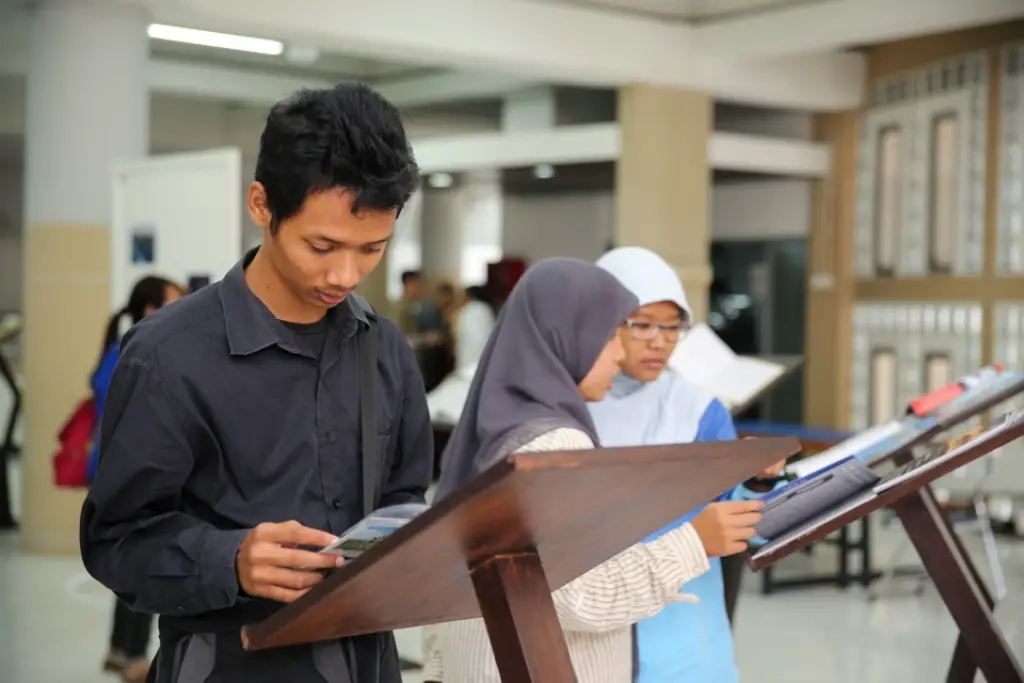 PERS KAMPUS, NYARIS MAMPUS(?)