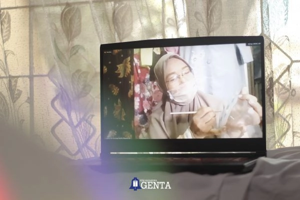 Ubah Face Shield Jadi Lebih Fashionable