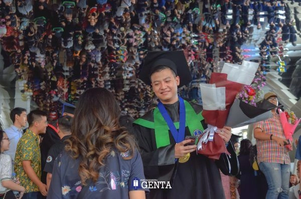 Wisuda: Jembatan Bagi Mahasiswa Untuk Menapaki Masa Depan